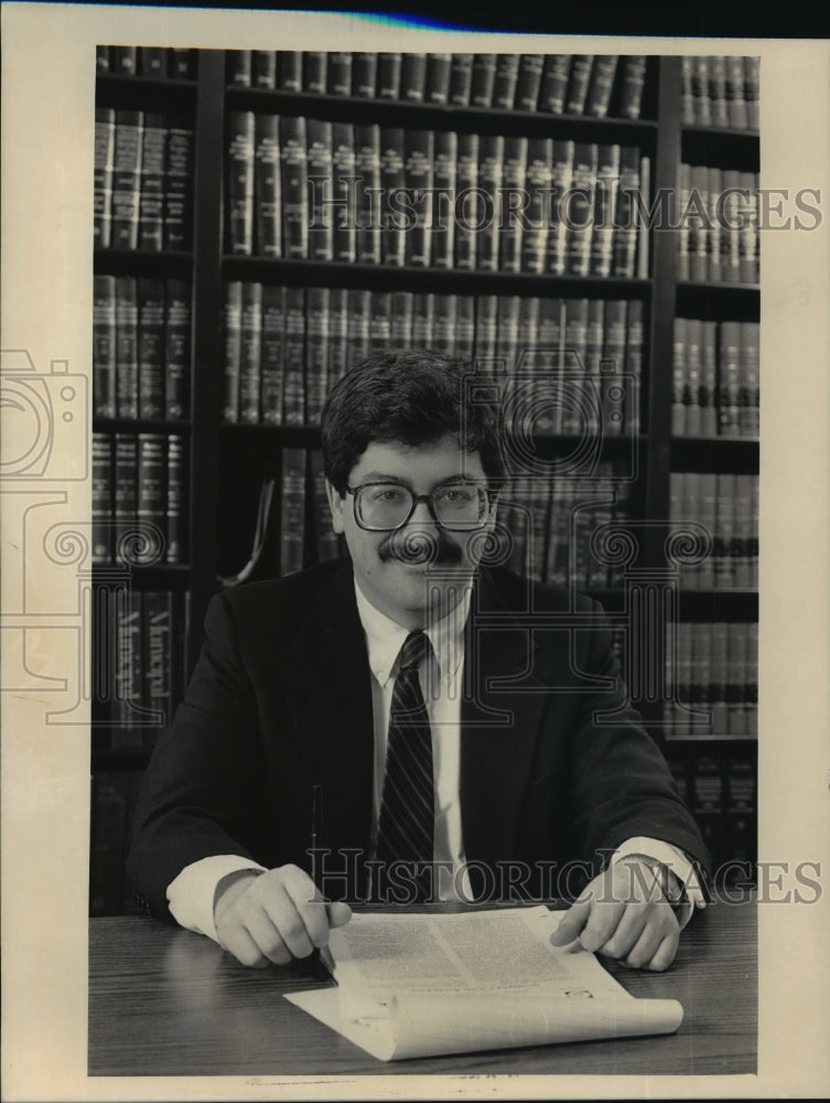1985 Press Photo City attorney Tom Ahrens - mja02295-Historic Images