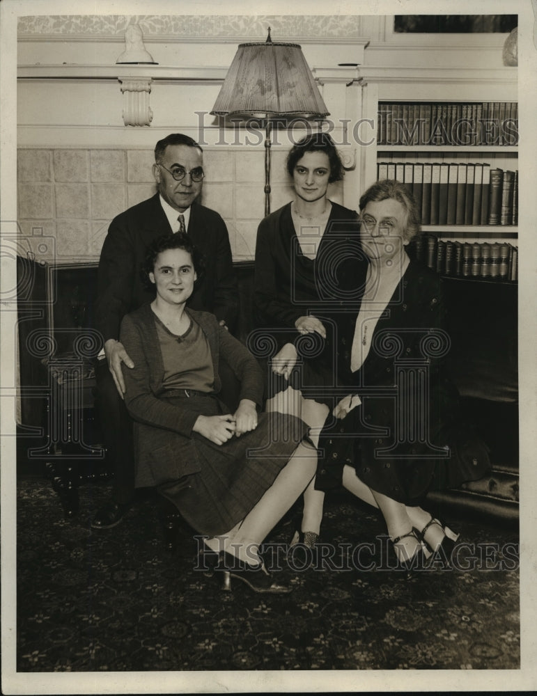 1931 Press Photo Judge Charles Aarons family - mja02335 - Historic Images