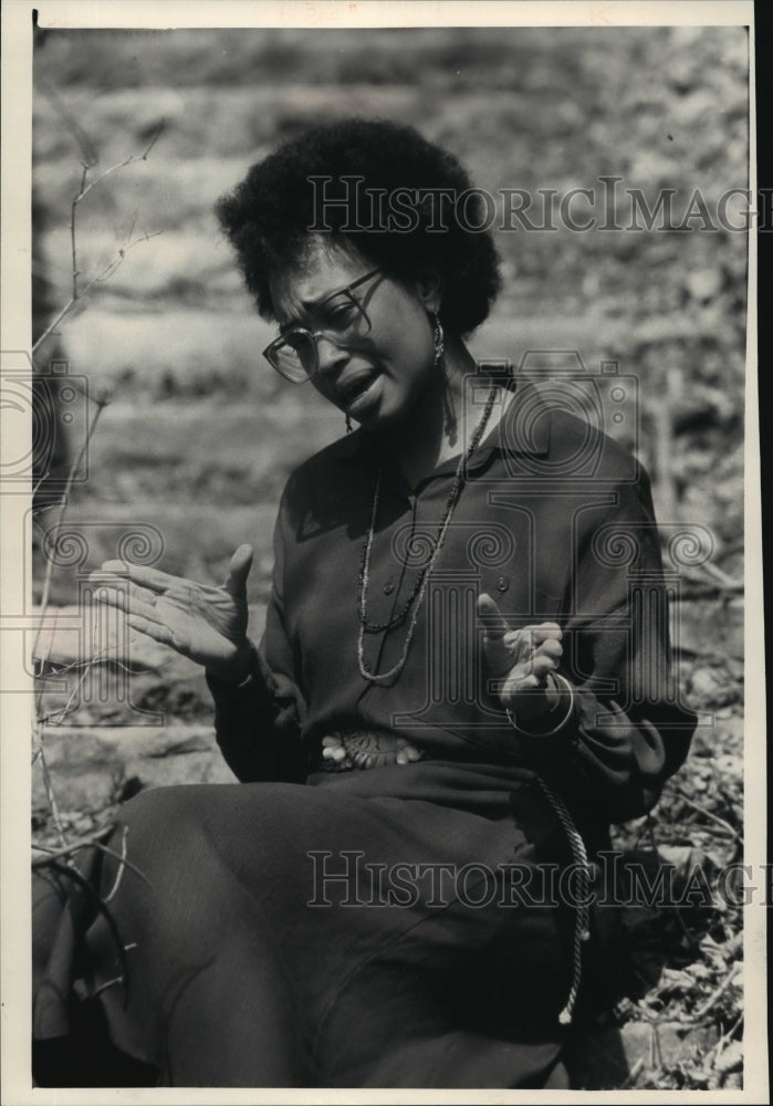 1988 Press Photo Folami Abiade &quot;We are not going to dry up and evaropate&quot; - Historic Images