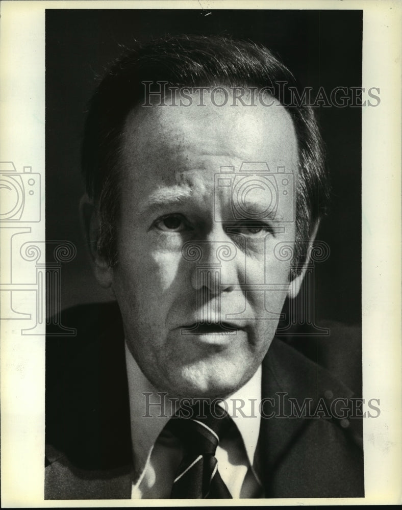 1977 Press Photo Transportation Secretary Brock Adams appears before the Senate - Historic Images