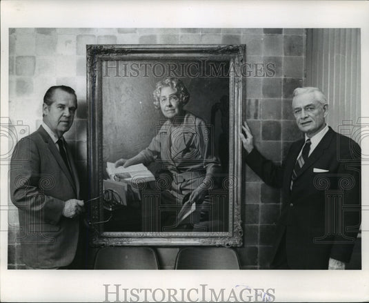 1971 Press Photo Donald B. Abert with J. Anthony Wills, the artist of McBeath - Historic Images
