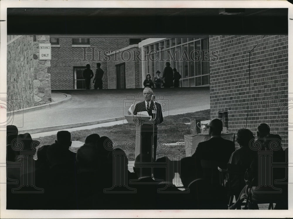 1967 Press Photo Keynote speaker Donald B. Abert, executive vice-president - Historic Images