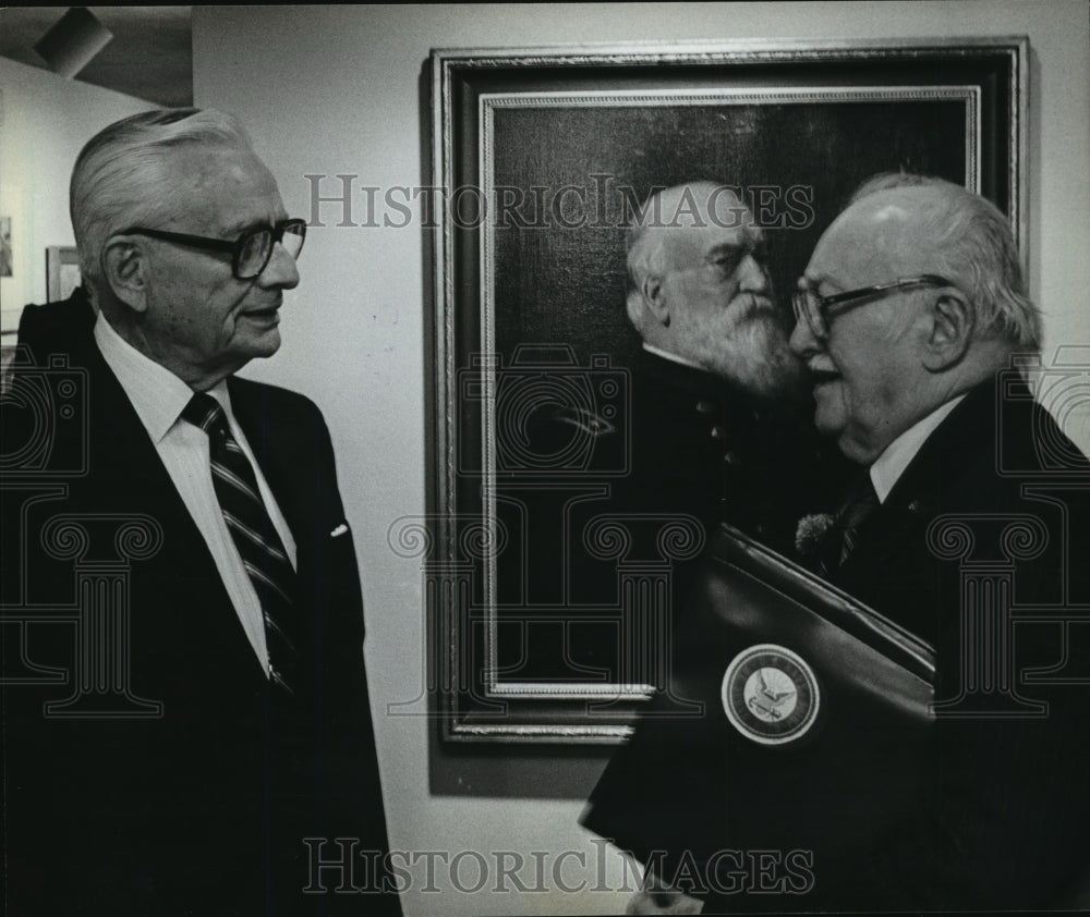 1982 Press Photo Donald B Abert &amp; Alfred G Pelikan at Milwaukee Journal Gallery - Historic Images