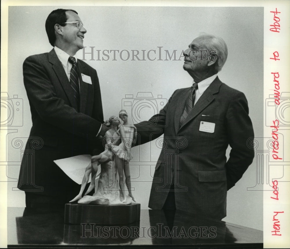 1982 Press Photo Donald Abert, Journal Executive, receiving UPAF award-Historic Images