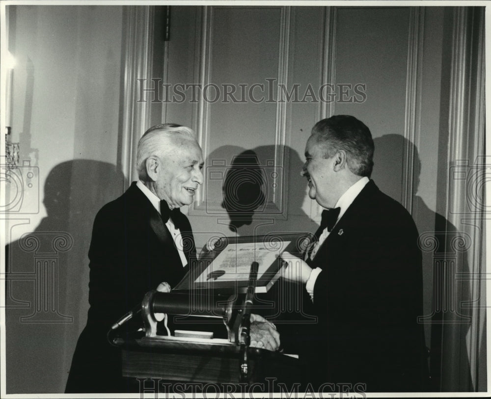 1983 Press Photo Donald B. Abert, receiving award from Lee Preyfas - mja02587 - Historic Images