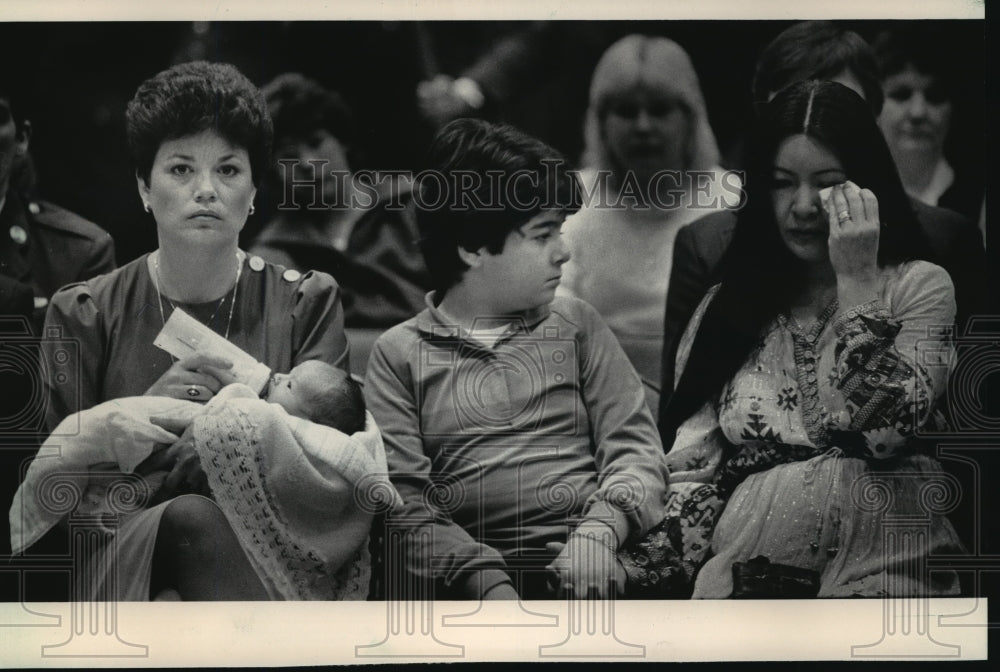 1985 Press Photo Michael comfort his mother Ruby w. Mitchell and Barbara Liebeck - Historic Images