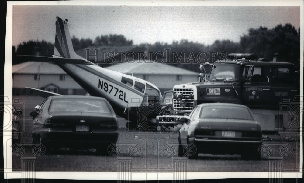 1993 Press Photo A light airplane gets checked out by firefighters - mja02596 - Historic Images