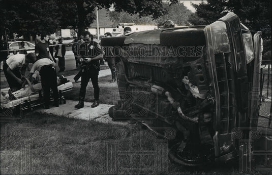 1993 Press Photo Car went out of control- struck a house at 4931 N Sherman Blvd - Historic Images