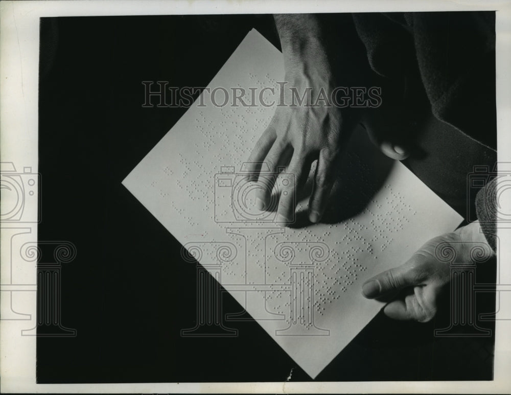 1943 Press Photo Closeup of the braille program which the blind audience read - Historic Images