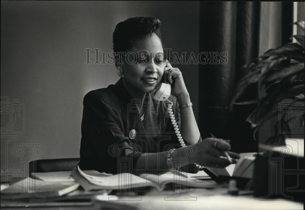 1991 Press Photo Katherine Bailey Talks about Milwaukee - mja02941 - Historic Images