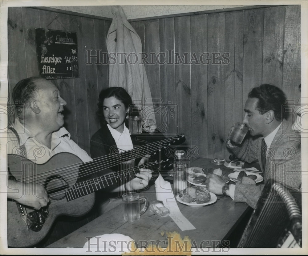 1958 Press Photo Heurigen Restaurant in Vienna of Wine, Women &amp; Song - mja02948 - Historic Images