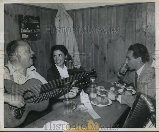 1958 Press Photo Heurigen Restaurant in Vienna of Wine, Women & Song - mja02948 - Historic Images