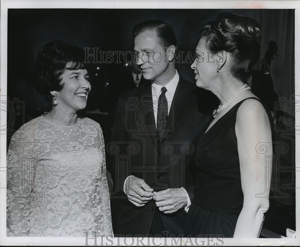 1967 Press Photo Mrs. William Baird, Mr. and Mrs. John Buening - mja03011 - Historic Images