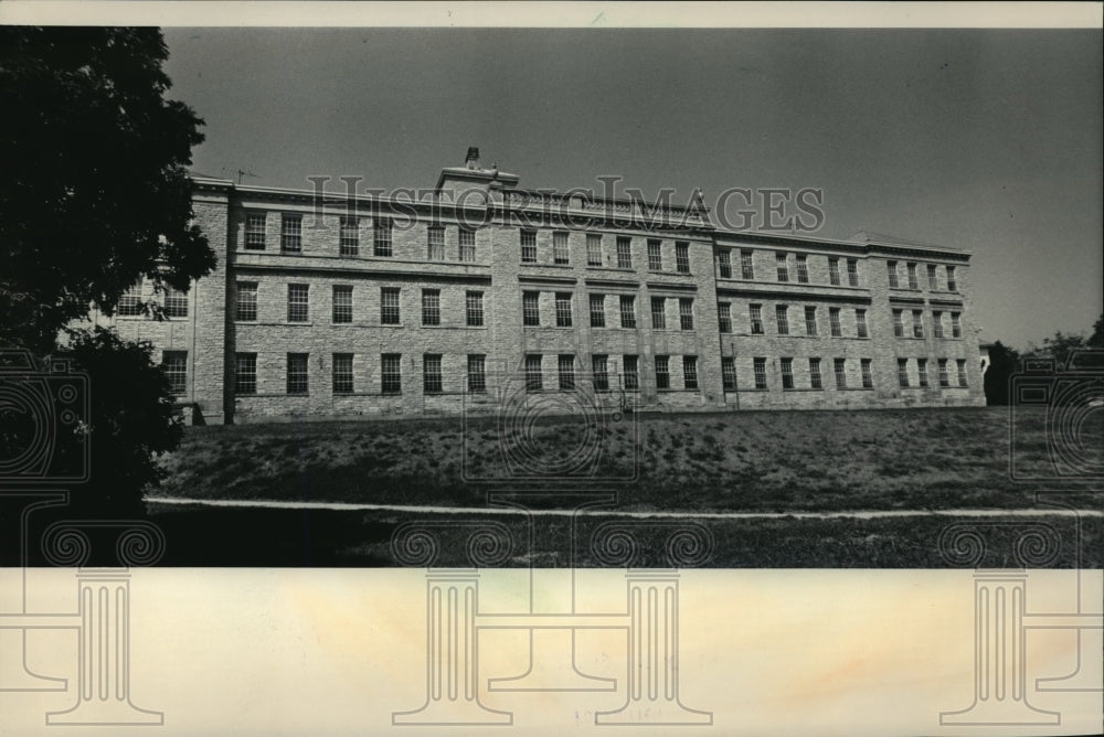 1983 Press Photo Reception Center and Processing Building at Ethan Allen School - Historic Images