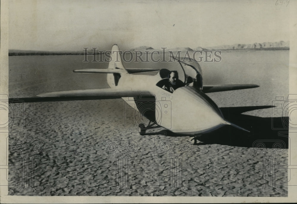 1949 Press PhotoGlider just completed its first test flight at Old Woman Springs - Historic Images