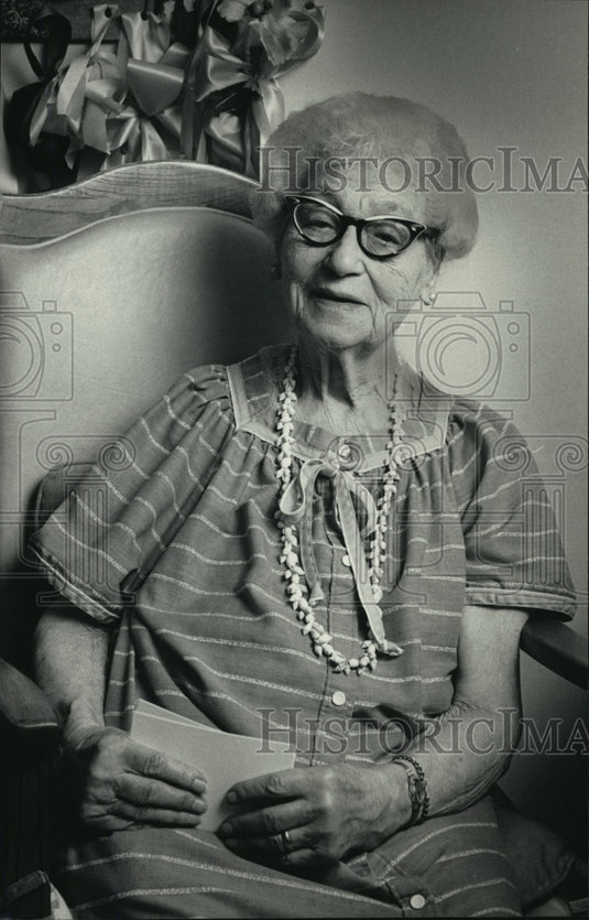 1986 Press Photo Erna Abraham, Sunshine Chairman of the Resident Council - Historic Images