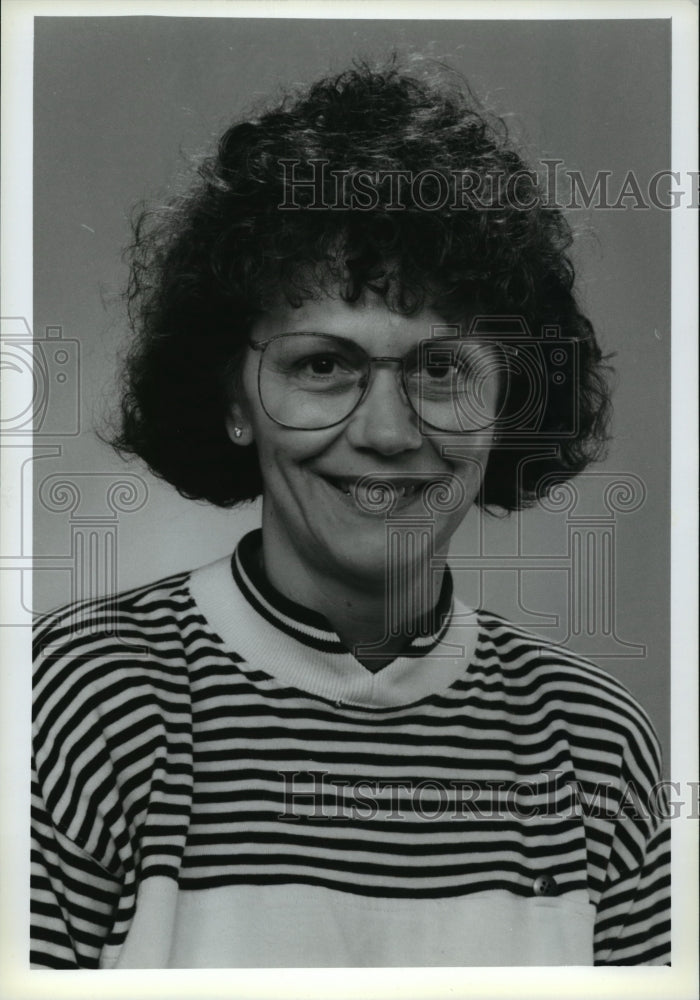 1994 Press Photo Sharon L. Barto, Arrowhead Schhol board candidate - mja03587 - Historic Images