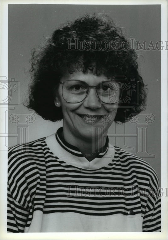 1994 Press Photo Sharon L. Barto, Arrowhead Schhol board candidate - mja03587 - Historic Images