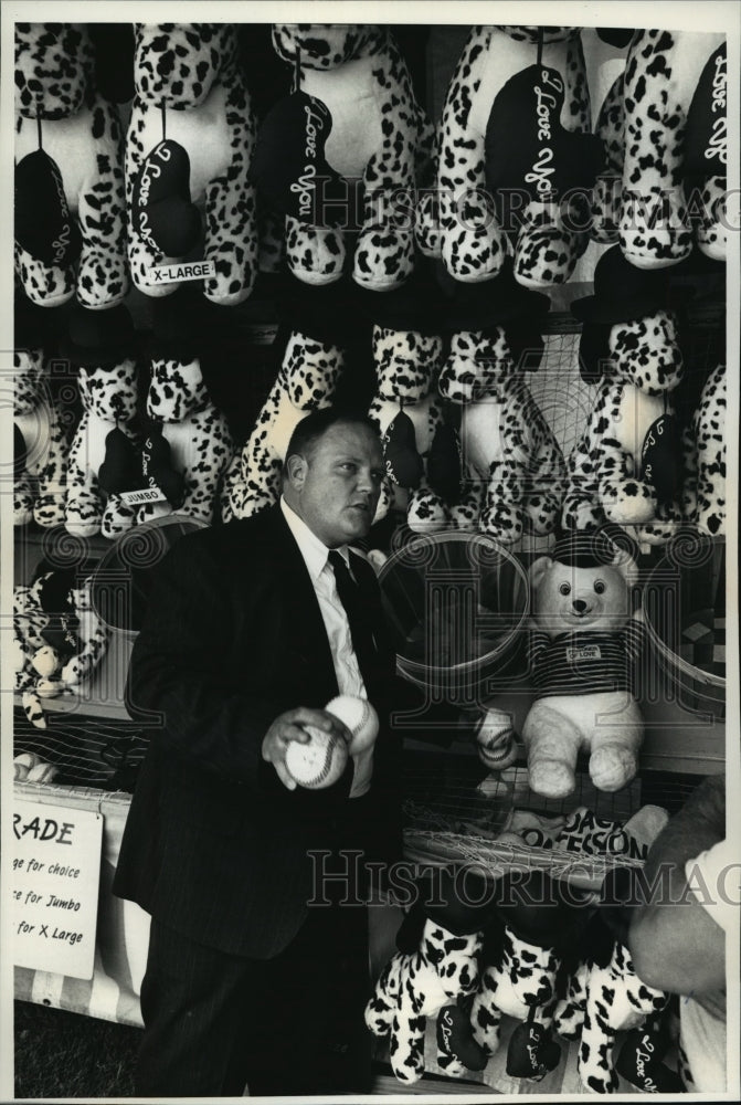 1991 Press Photo Tom Audley, deputy inspector with Waukesha County Sheriff Dept - Historic Images