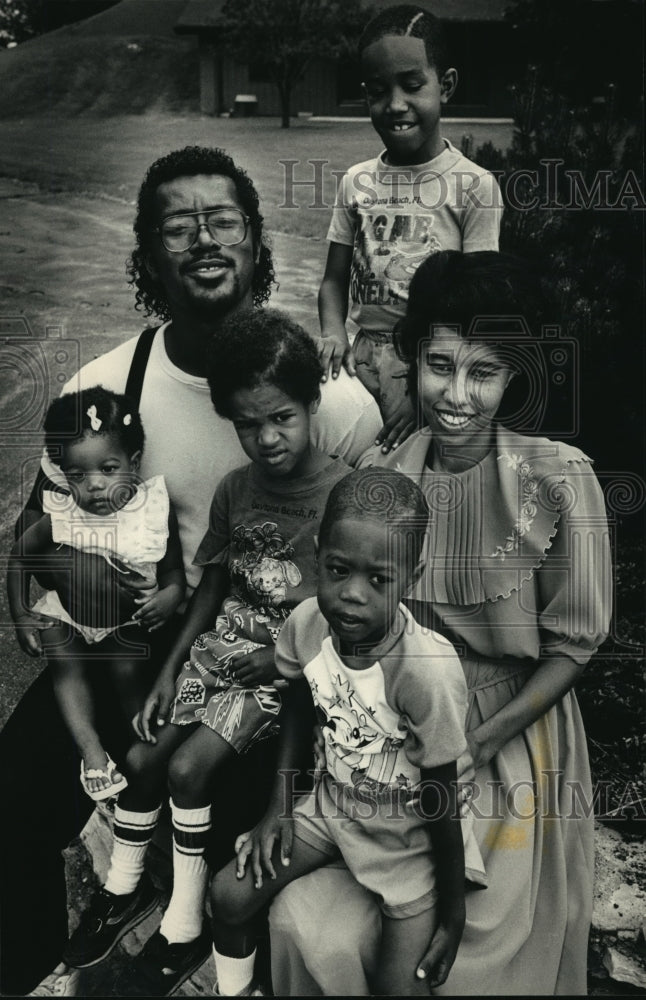 1987 Press Photo The Perry family who will honored at &quot;Black Family Reunion Day&quot; - Historic Images