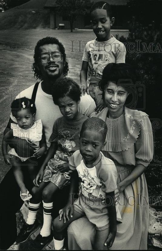 1987 Press Photo The Perry family who will honored at "Black Family Reunion Day" - Historic Images