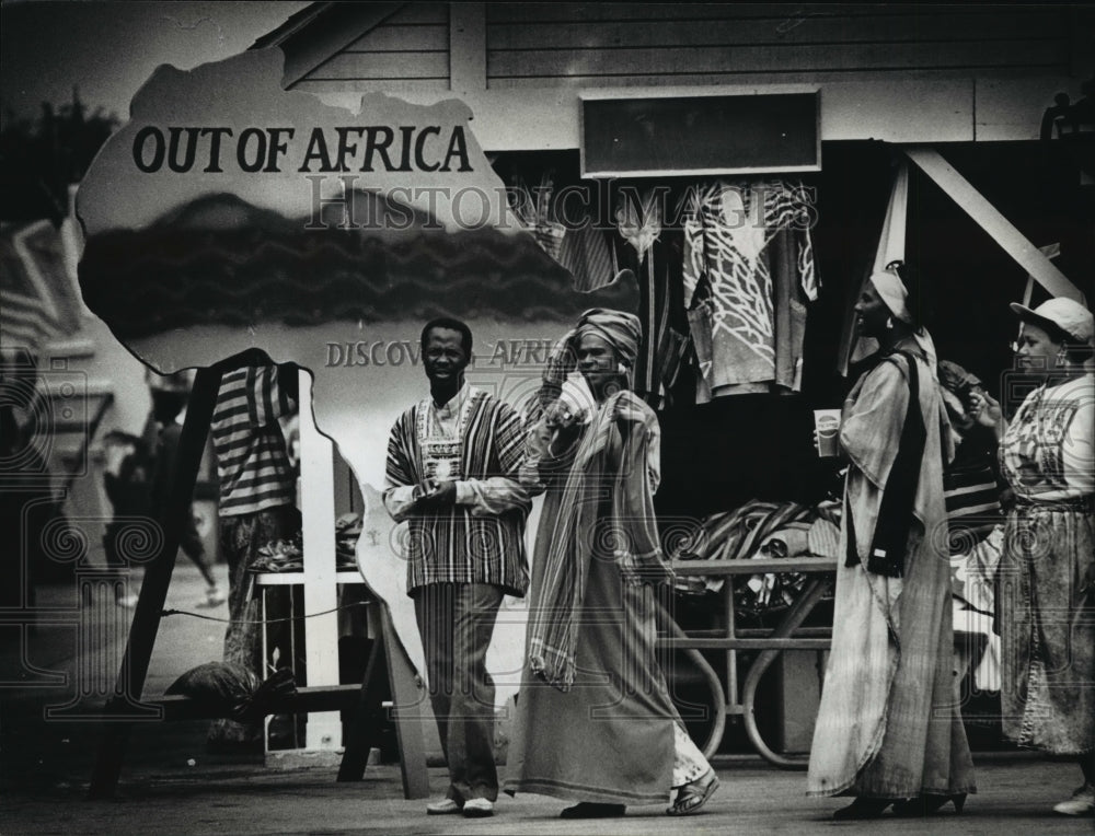 1990 Press Photo Visitors to the African World Festival at Maier Festival Park - Historic Images