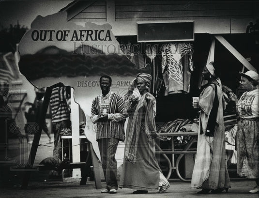 1990 Press Photo Visitors to the African World Festival at Maier Festival Park - Historic Images
