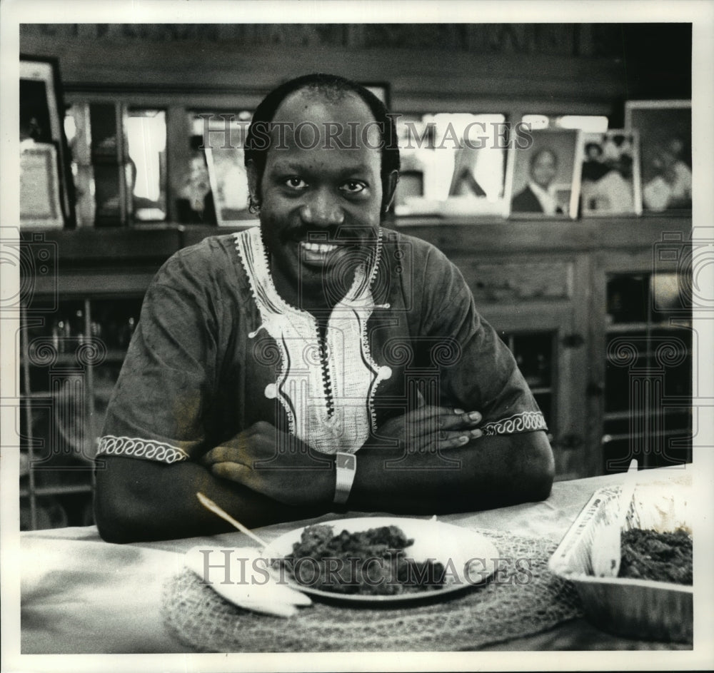 1991 Press Photo Moses Bruce will offer fried okra sauce w/ rice African World - Historic Images