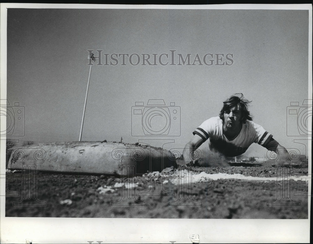 1973 Press Photo Rick Auerbach sliding to base - mja04037 - Historic Images