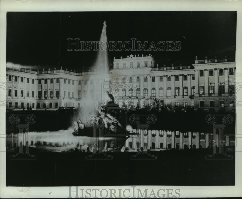 1965 Press Photo This is Schoenbrunn castle, built as a summer residence-Historic Images