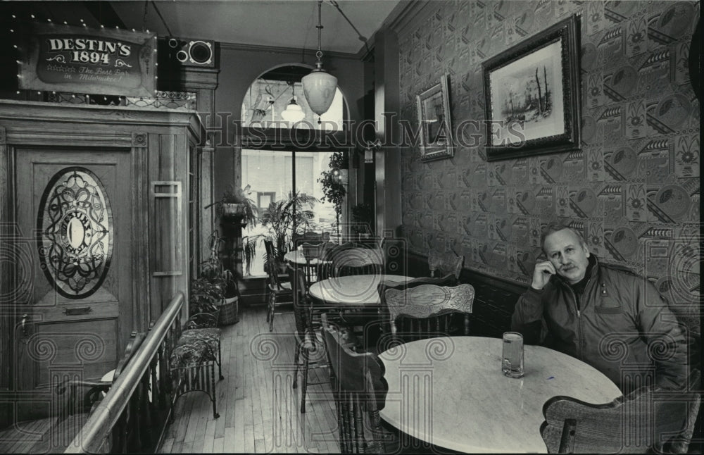1984 Press Photo Destin Lunde sat in Destin's 1894 - mja04393 - Historic Images