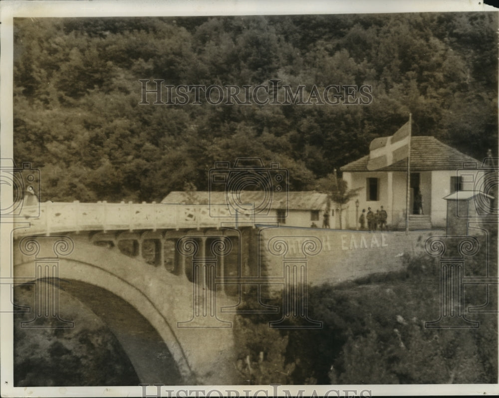 1940 Press Photo Greek outpost in the town of Parati, Albania - mja04551-Historic Images