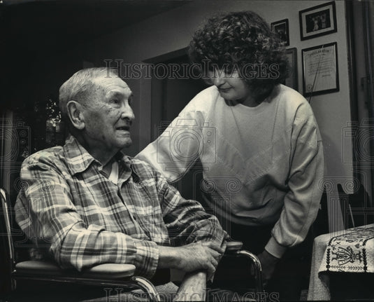 1987 Press Photo George Kriege with granddaughter Betsy Newman - mja04589 - Historic Images
