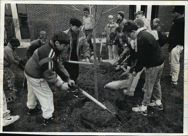 1992 Students From Glen Hills Middle School Plant Tree For Earth Day