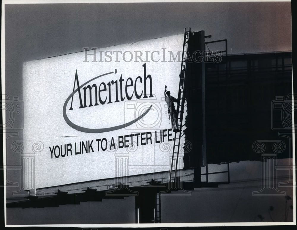 1993 Press Photo Ameritech Billboard at I-43 and Hampton Road - mja04700 - Historic Images