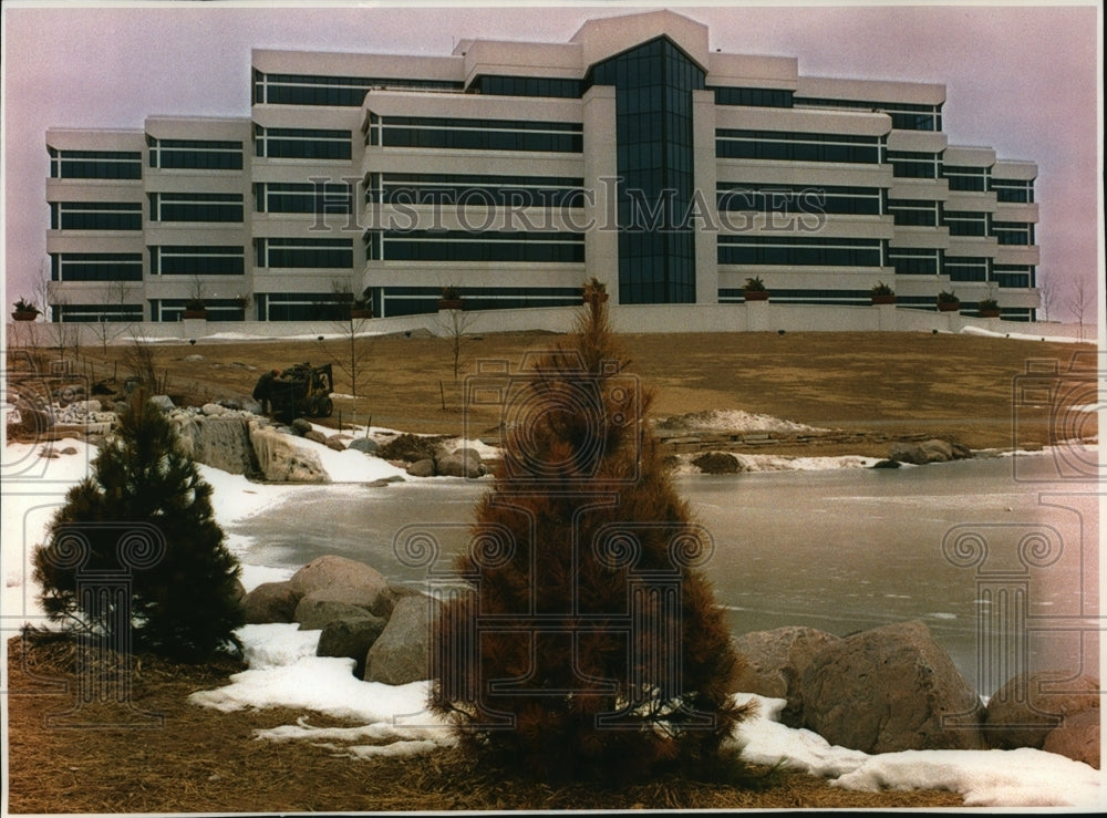 1994 Press Photo AMS started in 1988 with four employees - mja04731 - Historic Images