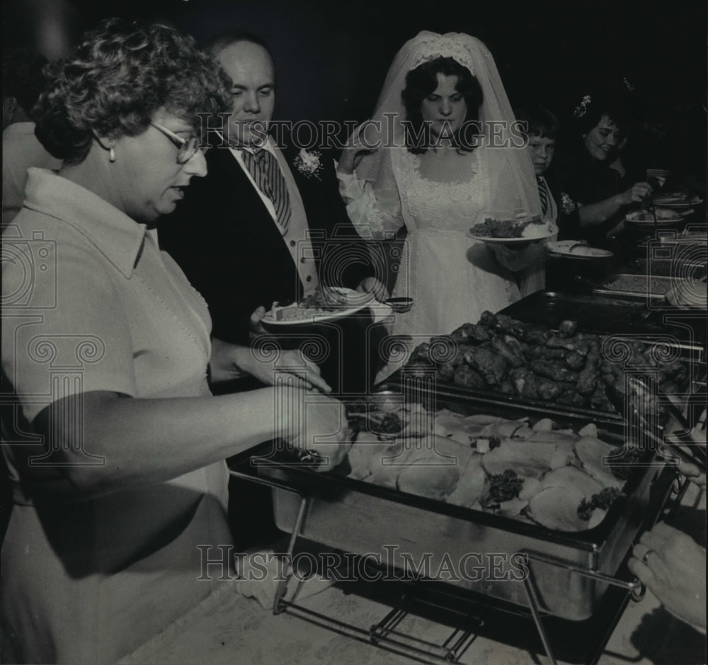 1987 Press Photo Wedding reception at American Memorial Hall - mja04855 - Historic Images