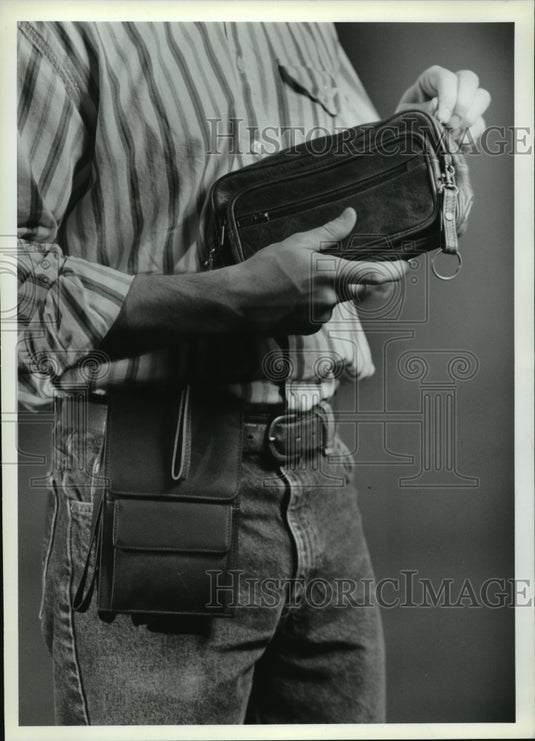 1994 Press Photo Rolfs' new handbags for men - mja04857 - Historic Images
