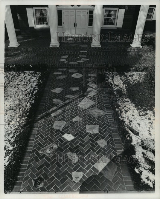1976 Press Photo W.H. Brady Co. will transport its sidewalk - mja04953 - Historic Images