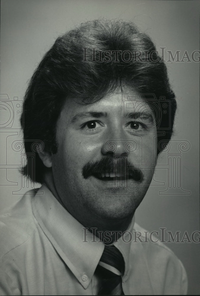 1984 Press Photo James Bretl, career counselor at Marputle U. - mja04987 - Historic Images