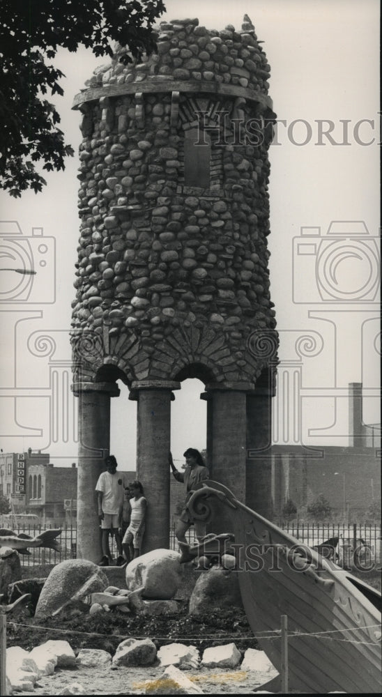 1991 Press Photo Terese Agnew&#39;s Bowfin Ruin - mja05063 - Historic Images