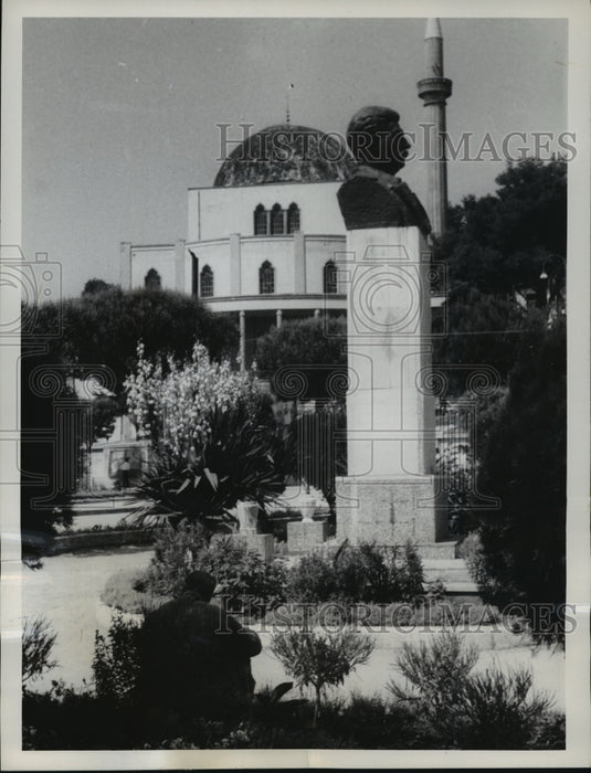 1962 Press Photo Bust of Josef Stalin near Muslim Mosque in Southern Albania-Historic Images