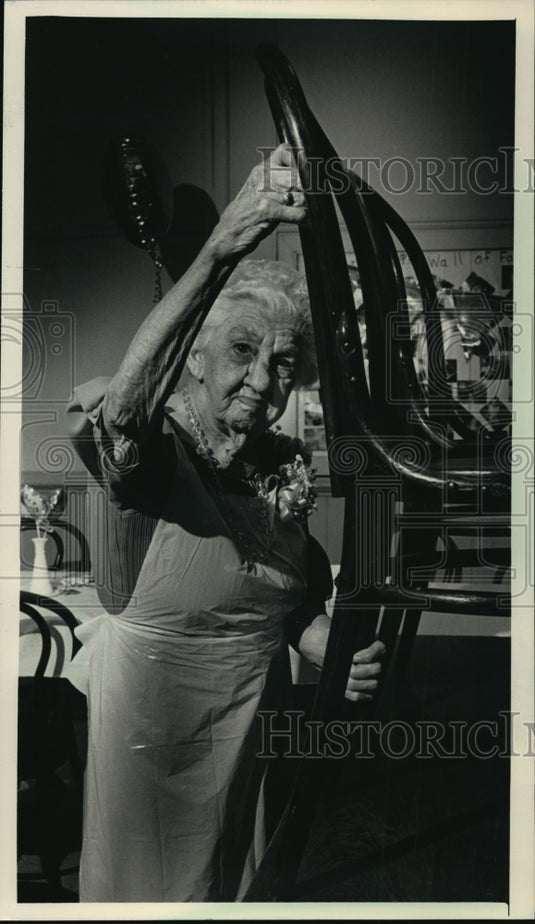 1987 Press Photo Katherine Cross, after serving meals at Calvary Presbyterian-Historic Images