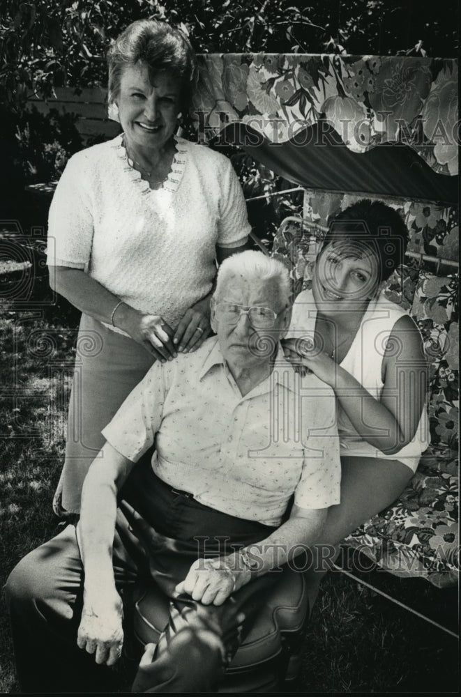 1988 Press Photo Alfred Konrath, 86, gets help from daughter Arlene Burke - Historic Images