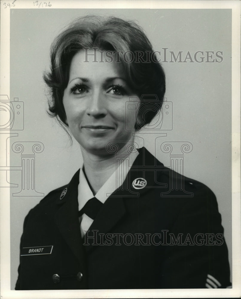 1977 Press Photo Phyllis M Brandt, Air Force Reserve S Airman, Bong Award winr - Historic Images