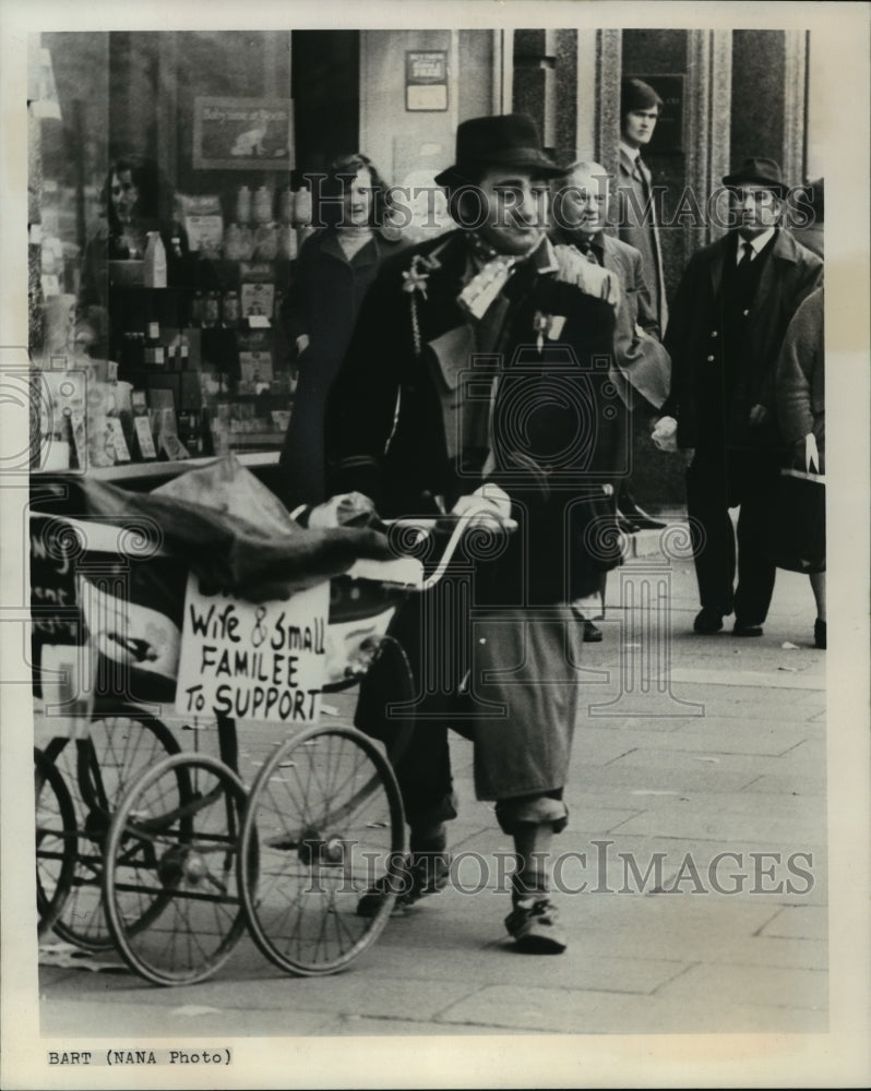 1972 Press Photo Lionel Bart - mja05188 - Historic Images