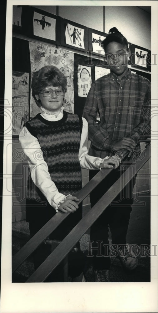 1987 Press Photo Katie Neuenfeldt Owes Life to Jovita Brantley by Using Heimlich - Historic Images