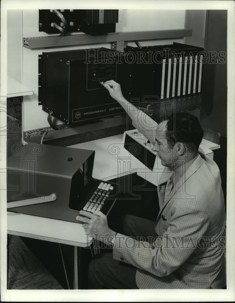 1974 Press Photo A new programmable controller from Allen-Brady Co System Div - Historic Images