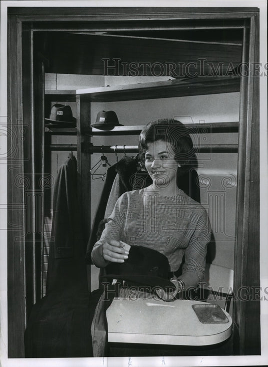 1963 Press Photo Sandra Alexander working at Alexander's Restaurant - mja05340 - Historic Images
