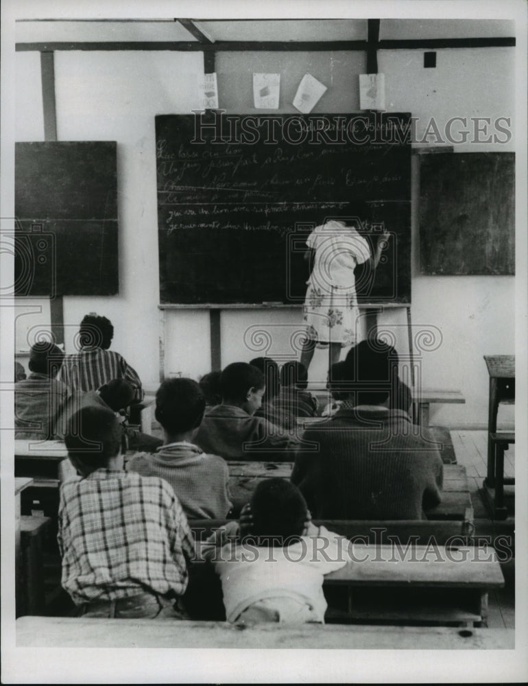 1967 Press Photo French class in an Algerian school - mja05353 - Historic Images